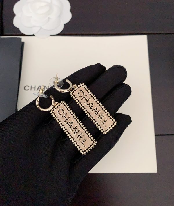 18K CC Typo Drop Earrings - 图片 4