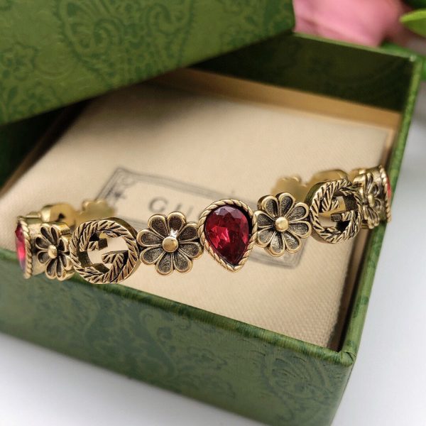 18K Double G Flowers Red Crystals Open Cuff Bracelet - 图片 9