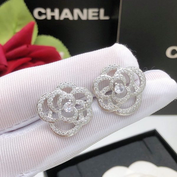 18K CC Camellia Diamond Earrings - Image 2