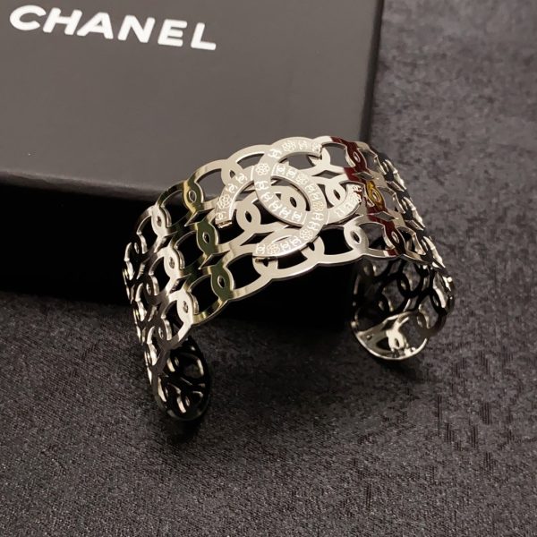 18K CC Vintage Cuff Bracelet - Image 4