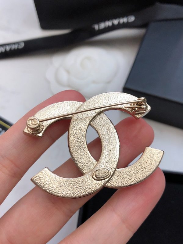 18K CC Peals Brooch - Image 4