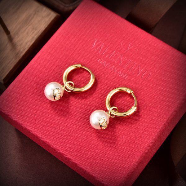 18K Vlogo Pearl Earrings - Image 3