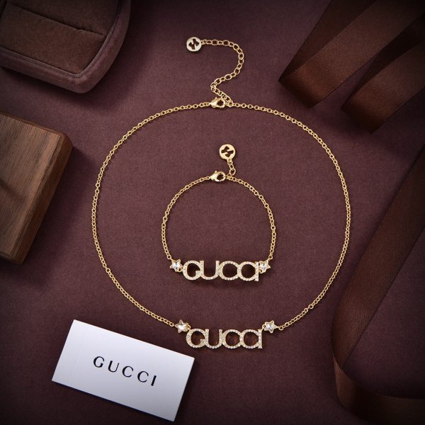 18K Double G Embellished Script Letter Earrings - 图片 2