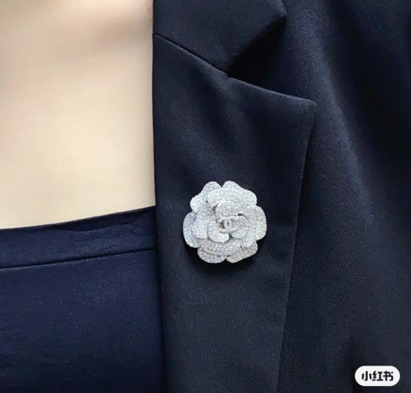 18K CC Camellia Diamonds Brooch - Image 5