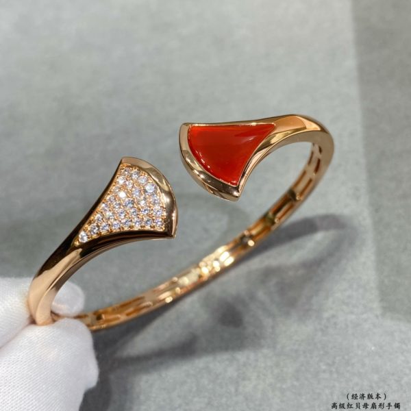 18K BV DIVAS' DREAM Carnelian Bangle Bracelet - Image 4