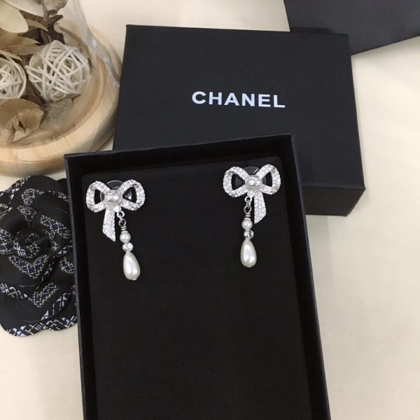 18K CC Bow Tie Diamonds Earrings - Image 7
