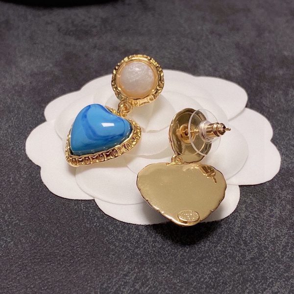 18K CC Blue Heart Pearl Earrings - Image 7