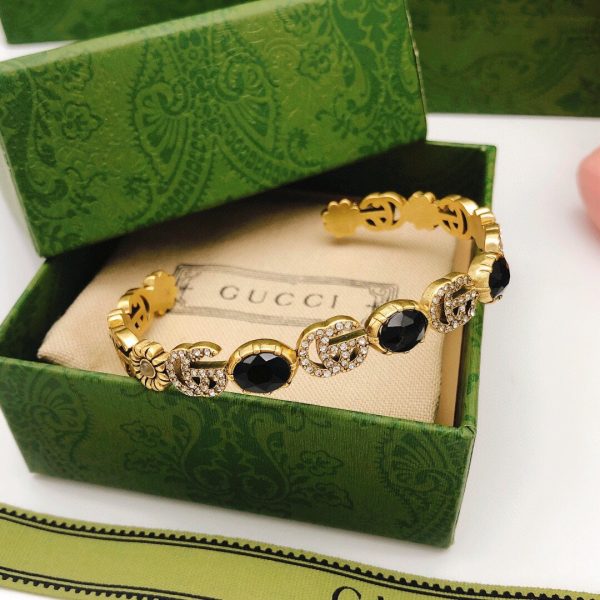 18K Double G Flowers Black Crystals Open Cuff Bracelet - 图片 4
