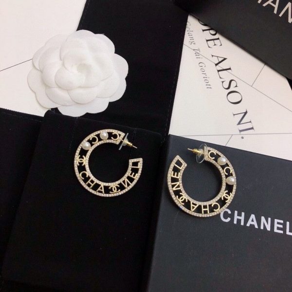 18K CC Circle Pearl Earrings - Image 3