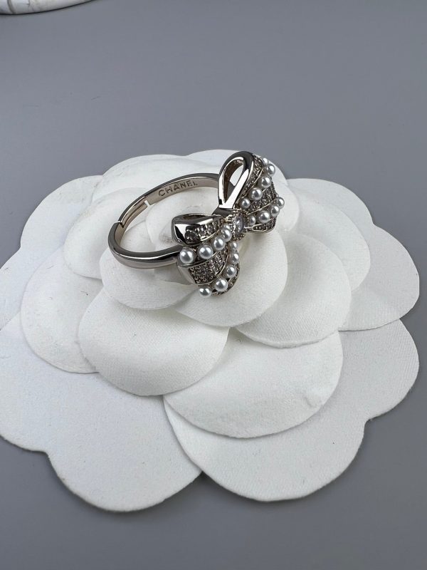 18K CC Bow Tie Pearls Ring - Image 2