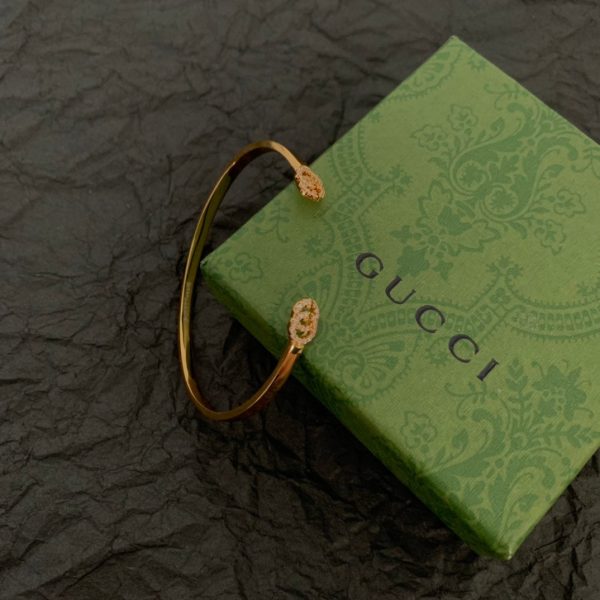 18K Double G Running Diamond Cuff Bracelet - 图片 5