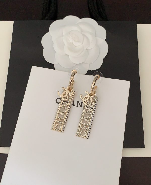 18K CC Crystals Long Letter Earrings - 图片 5