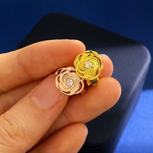 18K CC Camellia Earrings - 图片 4