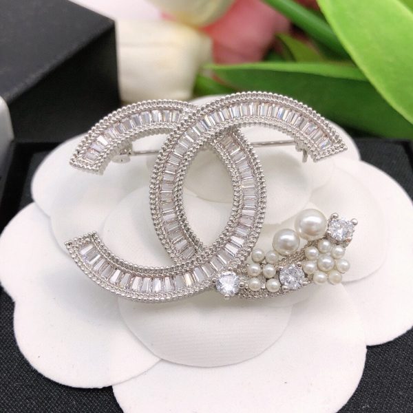 18K CC Star Crystals Brooch - Image 5