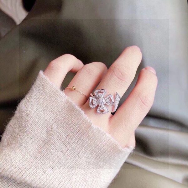 18K BV Fiorever Ring - Image 5