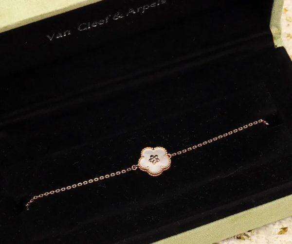 18K Lucky Spring Plum Blossom Bracelet - 图片 10