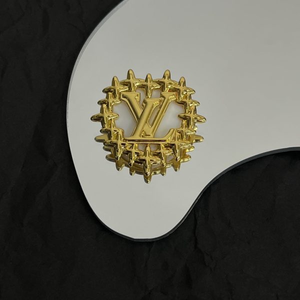 18K Louis Vintage Brooch - Image 3