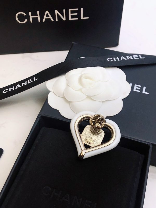18K CC Heart Brooch - Image 7