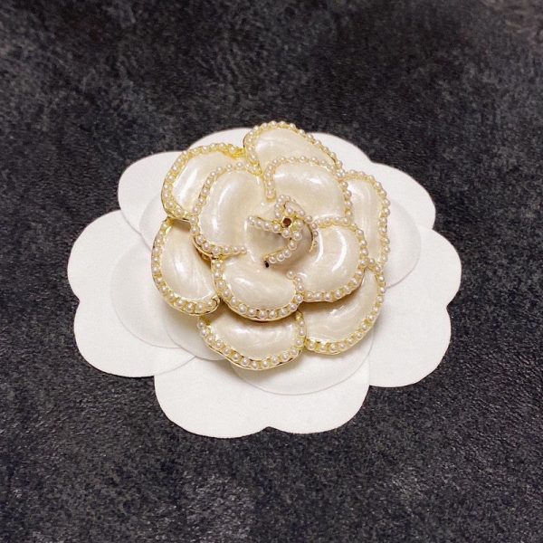 18K CC Camellia Black & White Brooch - Image 3