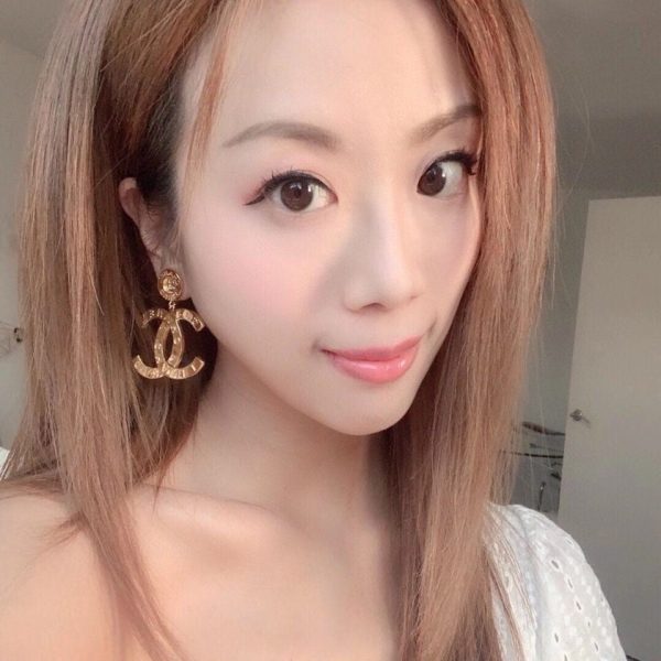 18K CC Drop Pendant Earrings - 图片 8