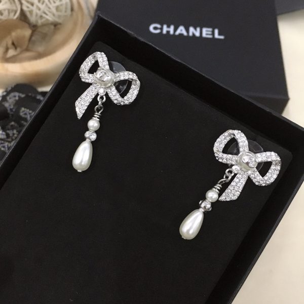 18K CC Bow Tie Diamonds Earrings - Image 8