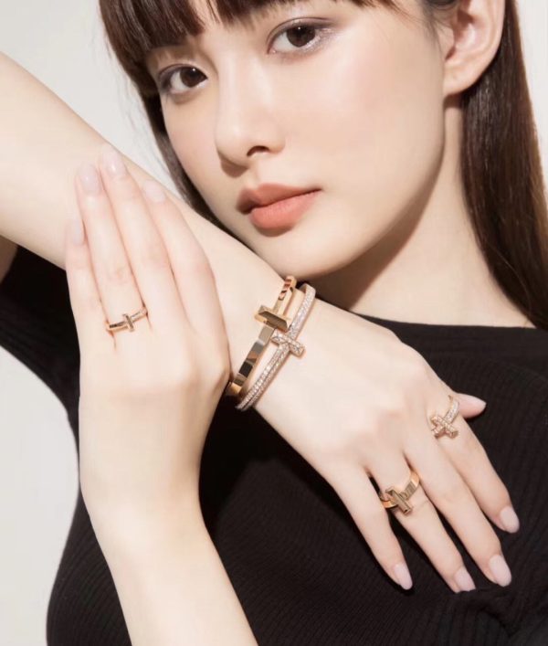 18K T1 Wide Diamond Hinged Bangle Bracelet - 图片 13