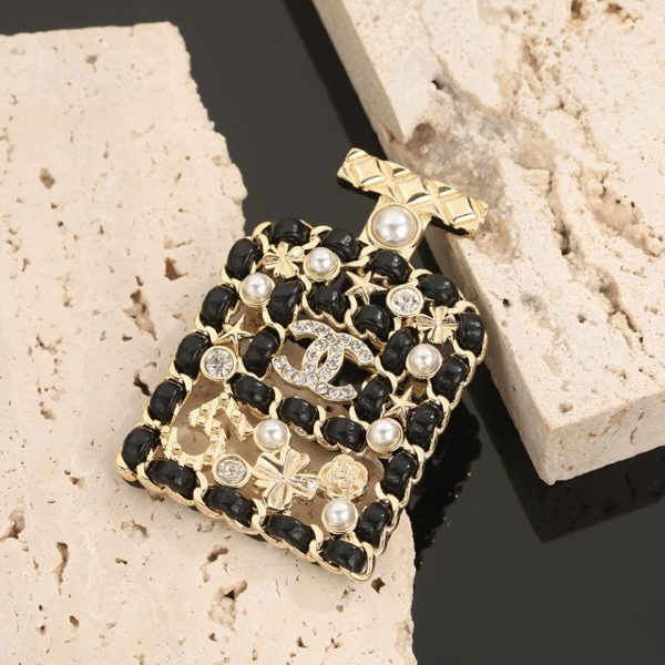 18K CC Bottle Strass Brooch