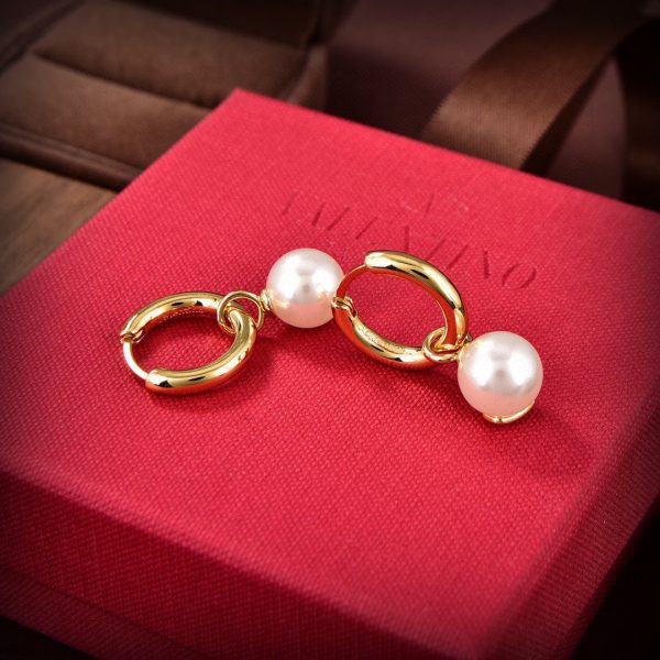 18K Vlogo Pearl Earrings - Image 4