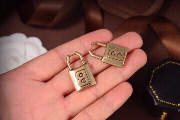 18K BB Gold Small Lock Earrings - 图片 7