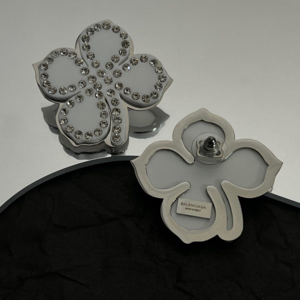 18K BB Flower Earrings - Image 6