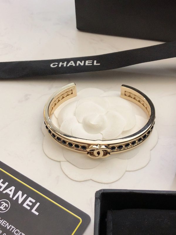 18K CC Crystal Open Cuff Bracelet - 图片 7