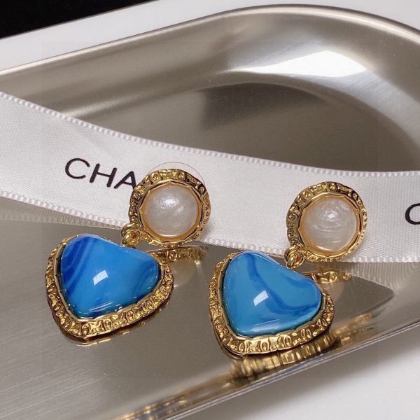 18K CC Blue Heart Pearl Earrings - Image 8