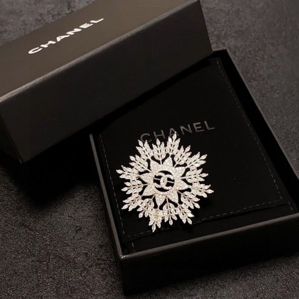 18K CC Flower Crystal Brooch - 图片 8