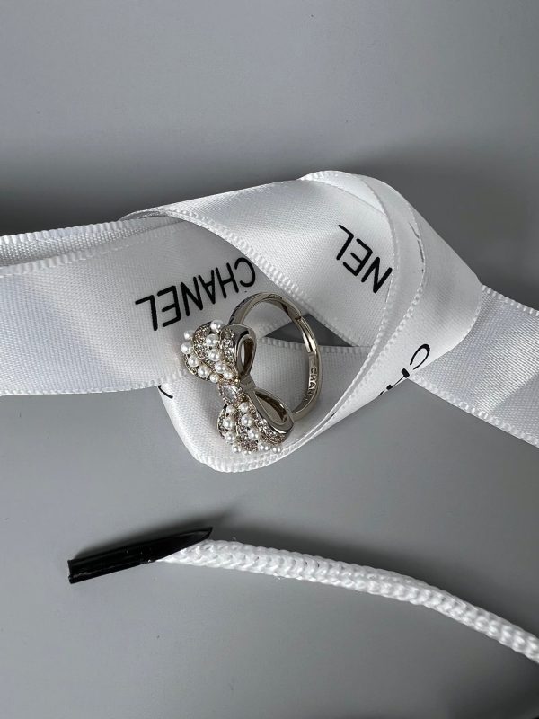18K CC Bow Tie Pearls Ring - Image 3