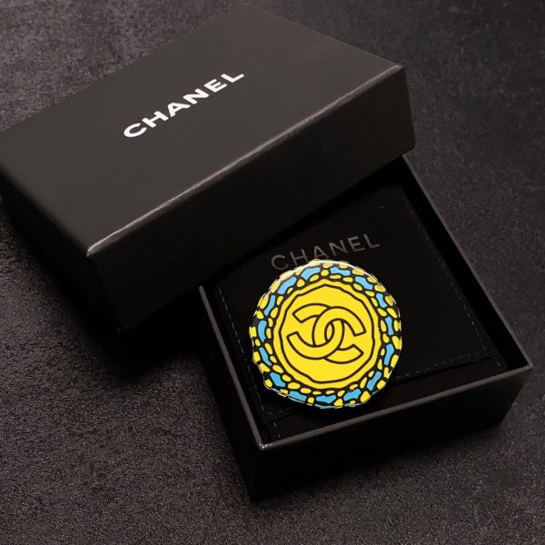 18K CC Color Brooch - Image 7