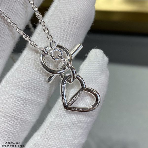 18K Cache-cœur Amulette Pendant H Necklace - Image 6