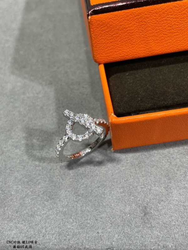 18K Finesse Diamond White Gold H Ring - 图片 10