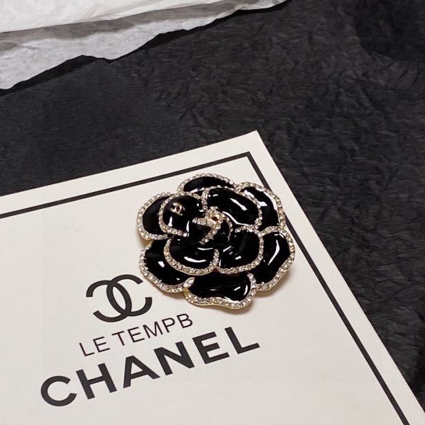 18K CC Black Flower Brooch - Image 6