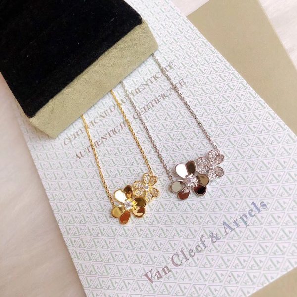 18K Frivole Clover Clover Necklace - Image 9