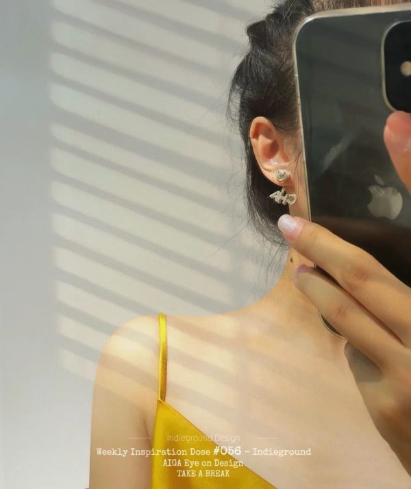 18K CC Diamonds Script Earrings - 图片 7