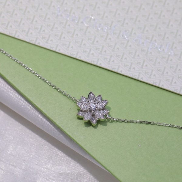 18K Lotus Openwork Bracelet - 图片 7