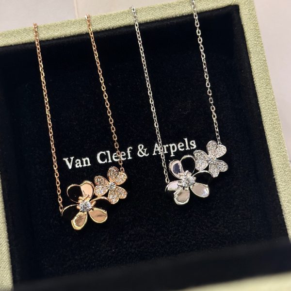 18K Frivole Clover Clover Necklace - Image 17