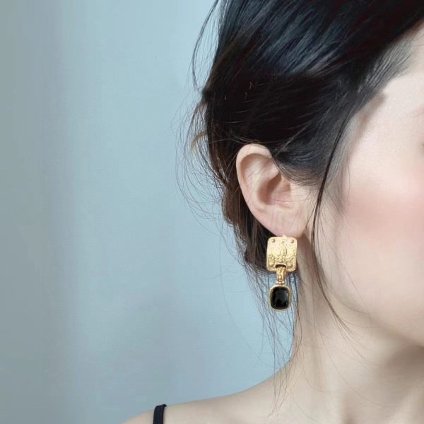 18K CC Black Pearl Earrings - Image 5