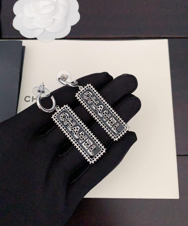 18K CC Typo Drop Earrings - 图片 5