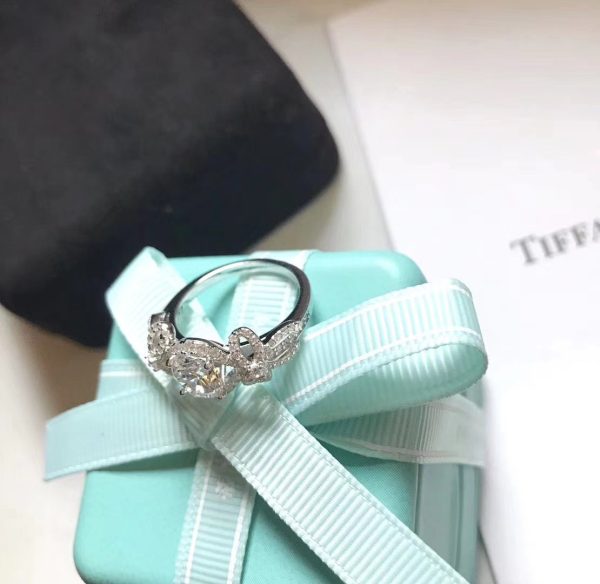 18K T Bow Ribbon Engagement Ring - 图片 7