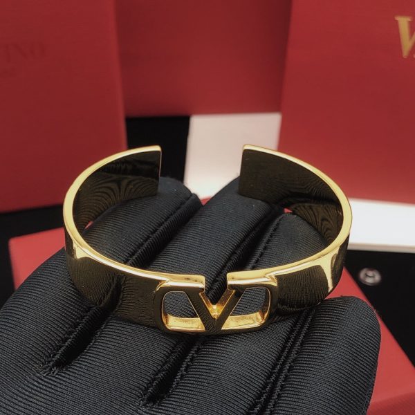 18K Vlogo Cuff Bracelet - Image 7