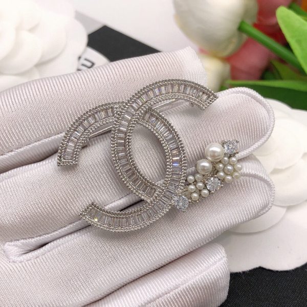 18K CC Star Crystals Brooch - Image 6