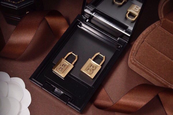 18K BB Gold Small Lock Earrings - 图片 8