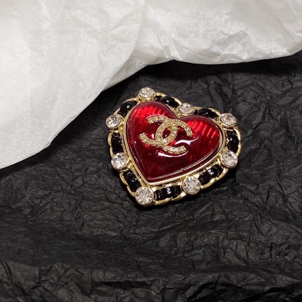 18K CC Red Crystal Heart Brooch - Image 7