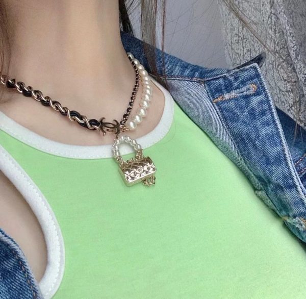 18K CC Pearl Leather Bag Pendant Necklace - 图片 7
